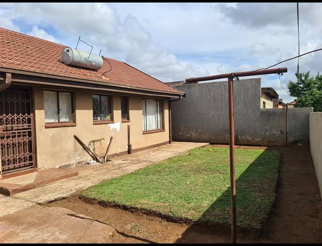 2 BEDROOM HOUSE FOR SALE IN SEBOKENG UNIT 7